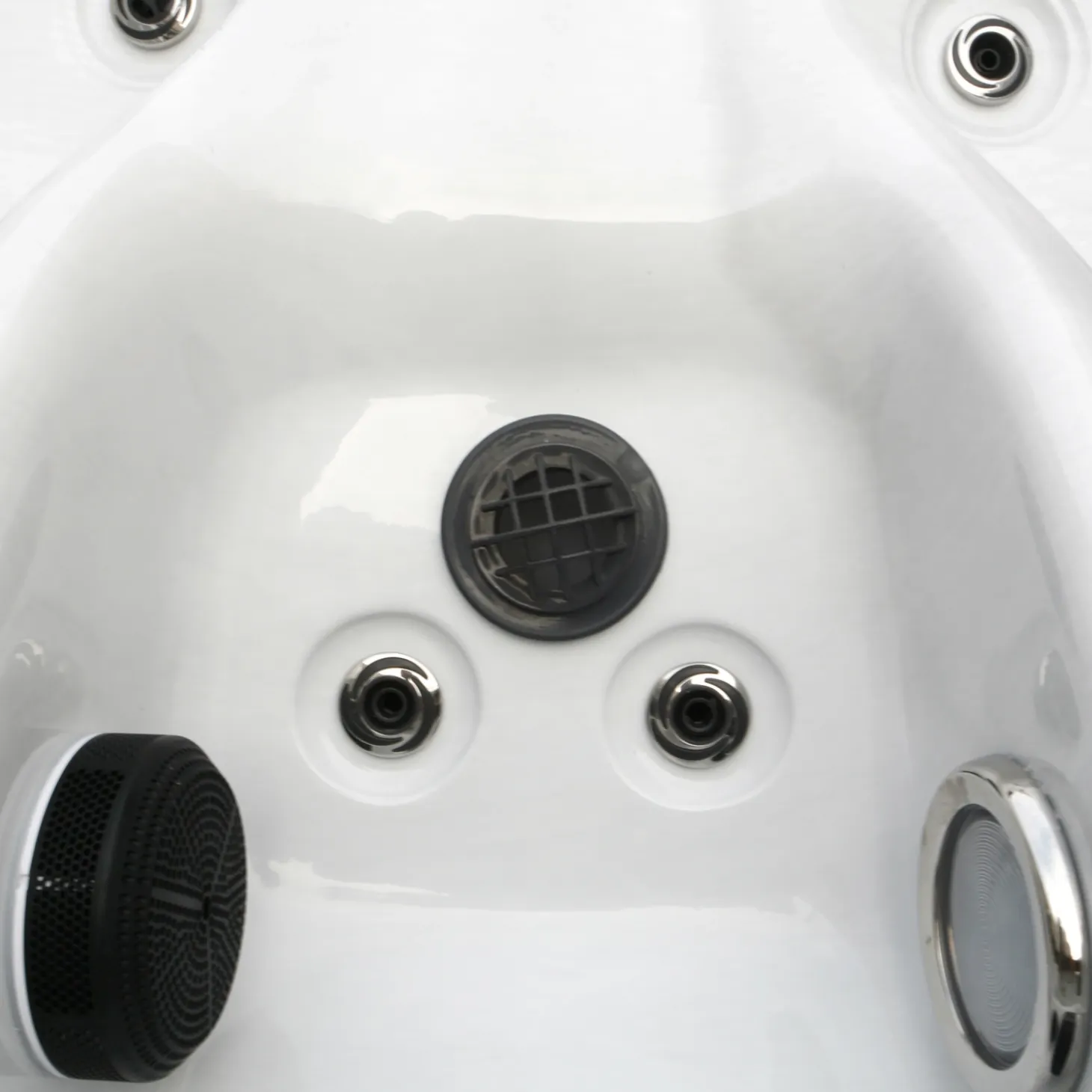 HOME DELUXE Outdoor Whirlpool White Marble Deluxe